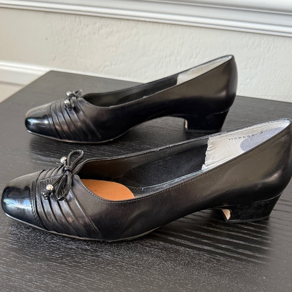 Ros Hommerson Black Leather Heels with Silver Bow Detail 9W - Picture 6 of 11